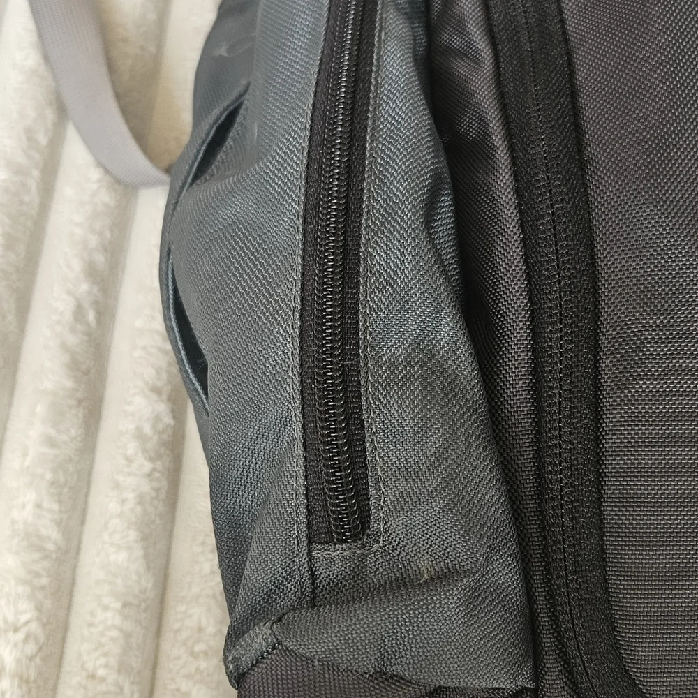 REI Traverse 31L Lightweight Convertible Backpack Duffle Bag Green & Grey GUC